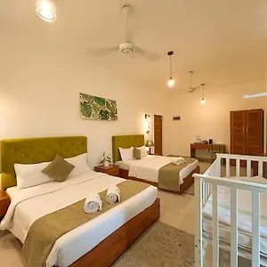 J Leaf By Blue Bird Hotel